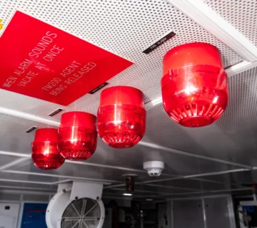 ما الفرق بين مراوح سحب الدخان ومراوح التهوية العادية؟